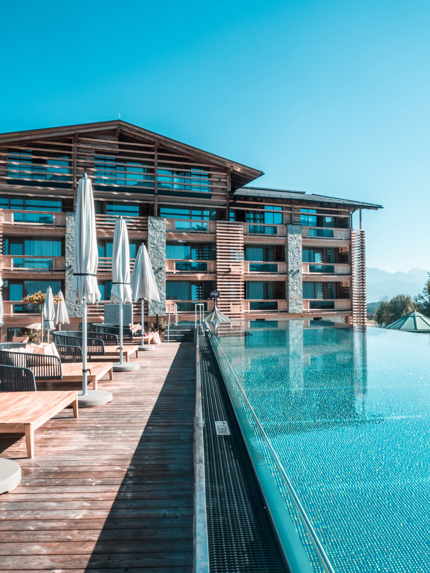 Infinitypool Alpenresort Schwarz